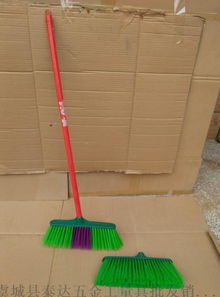 廠家直銷(xiāo)軟毛小斜頭掃帚，優(yōu)質(zhì)清潔工具盡在虞城縣泰達(dá)五金工量具批發(fā)銷(xiāo)售部